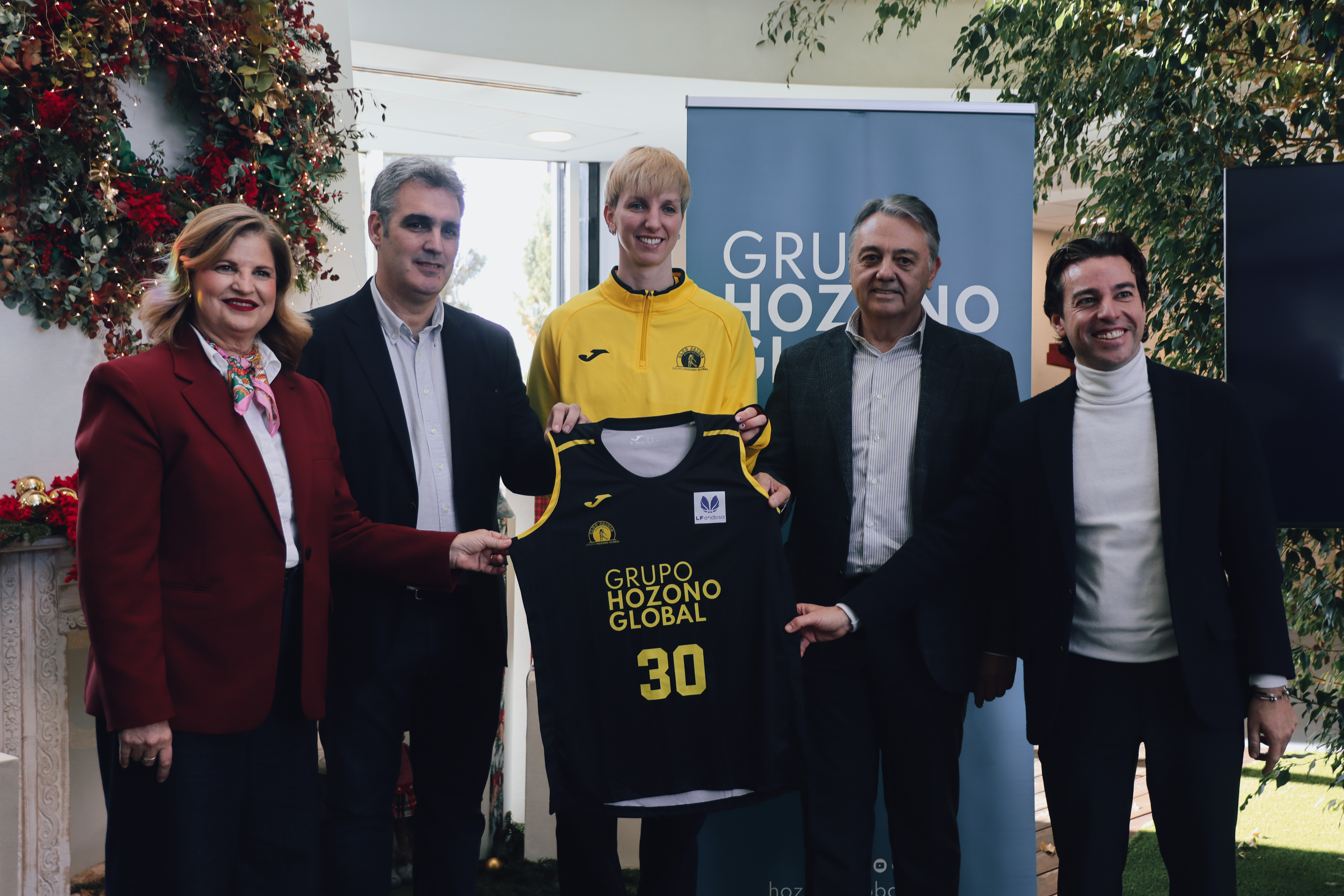 Laura Gil, presentada oficialmente en la sede del Grupo Hozono Global