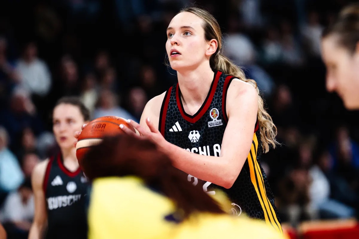 Emily Bessoir ficha por el Hozono Global Jairis